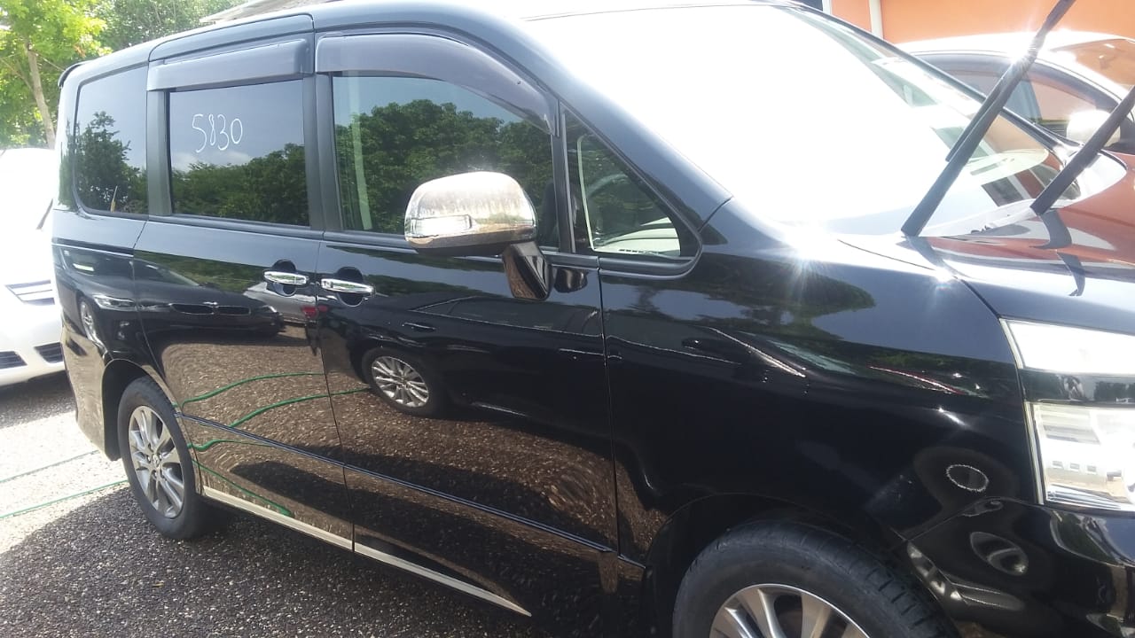 2012 Toyota Voxy – Buzzwell Motors Limited